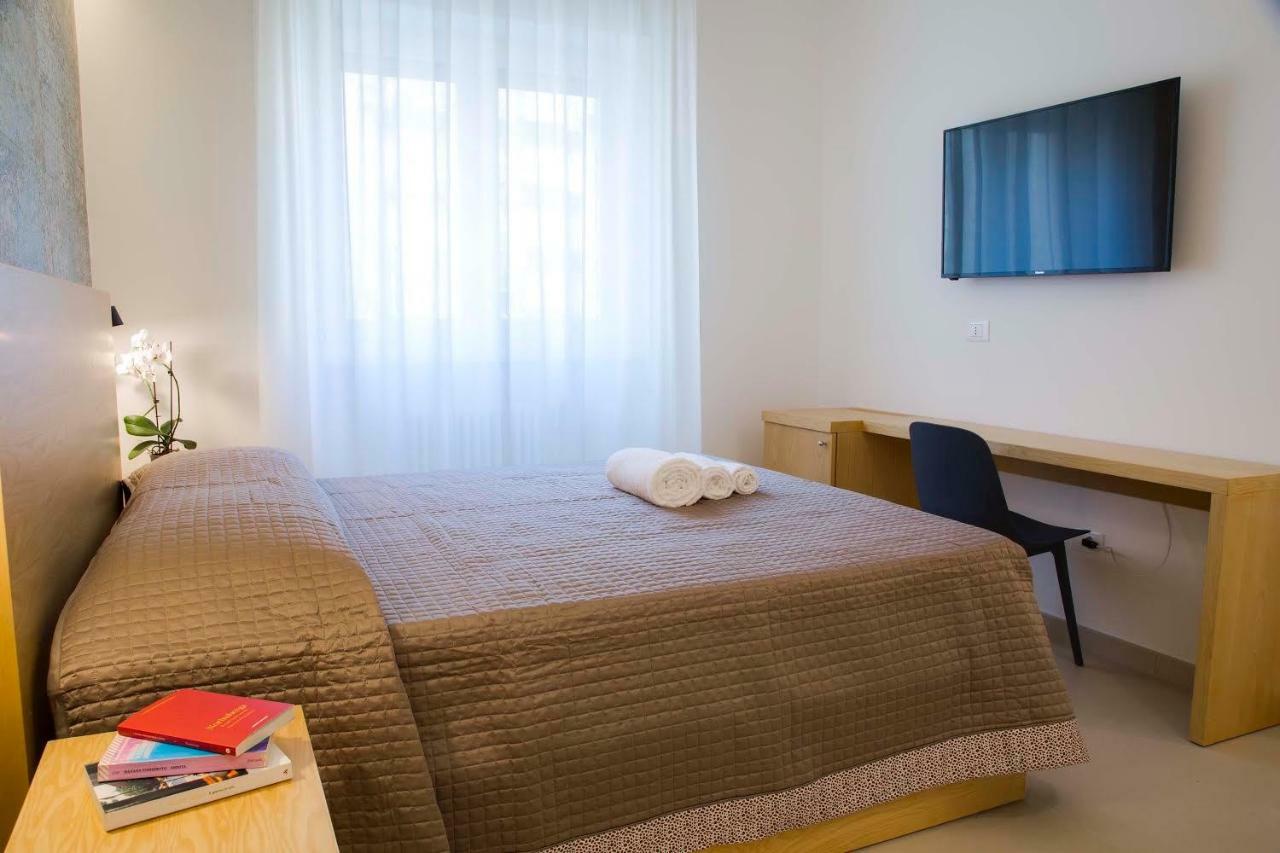 Tuile 34 Panzió Lecce Kültér fotó